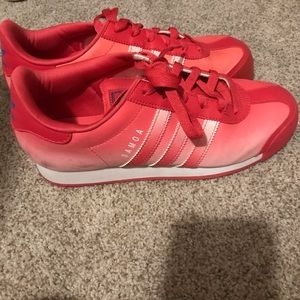Women’s adidas Samoa’s size 8